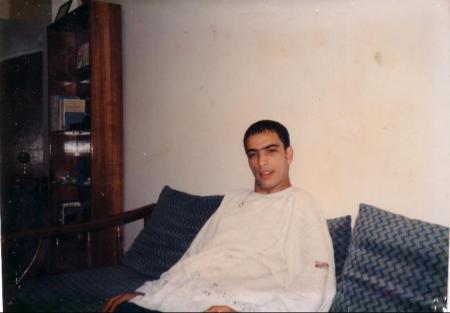 c est moi hamada qu on j ai 28ans ala maison